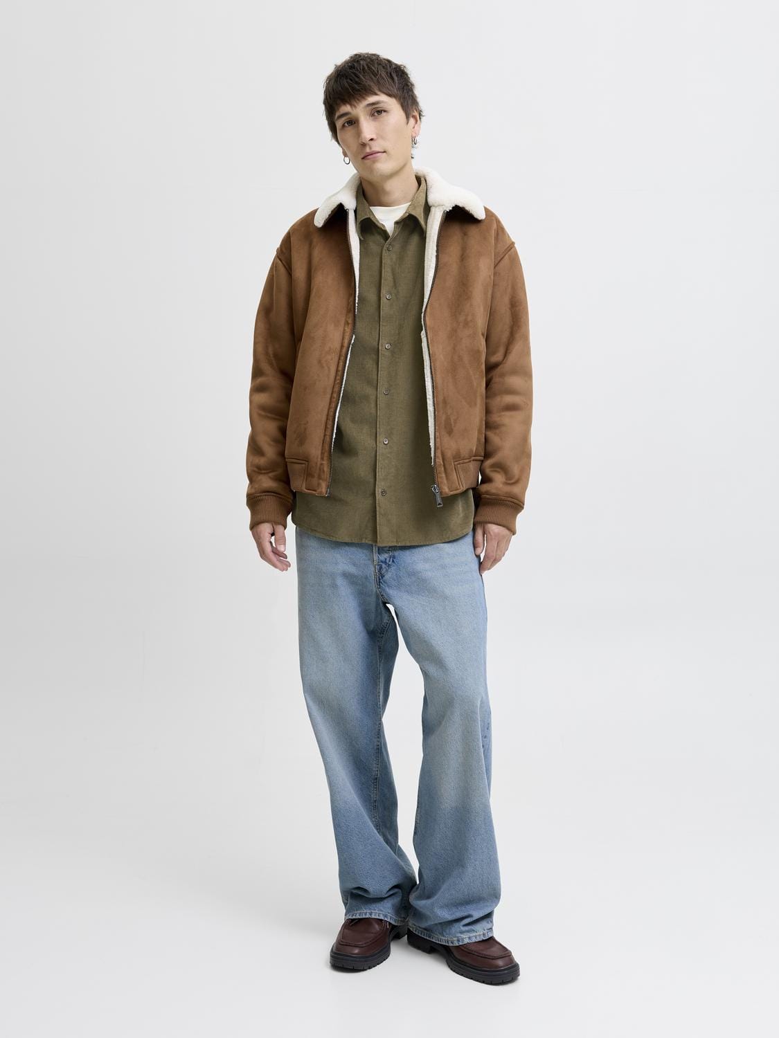 model_shot-front_full